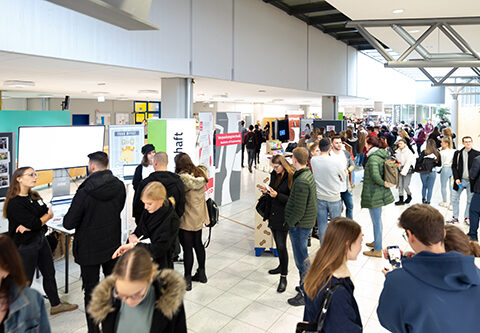 Viele Studieninteressierte auf dem Studieninfotag