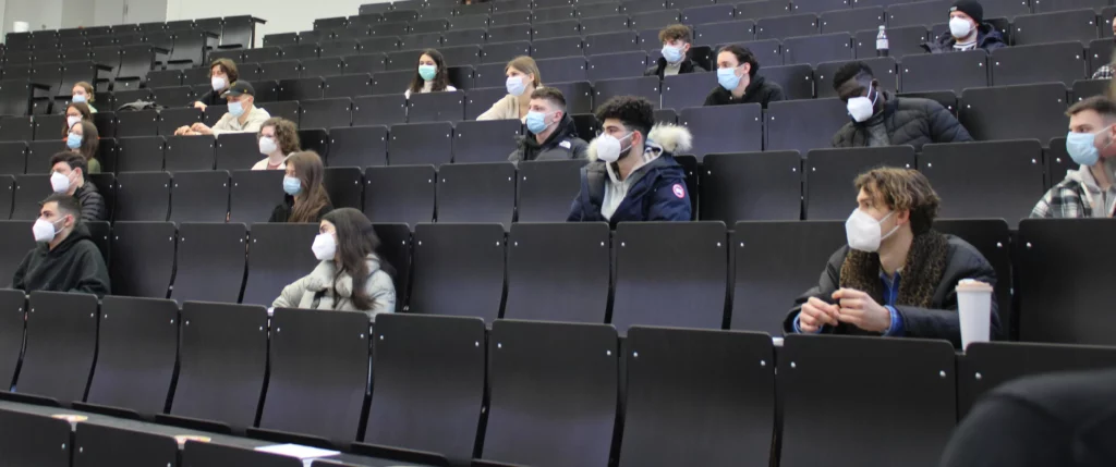 Erstsemester im Audimax