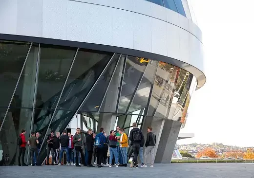 Studierende auf einer Exkursion