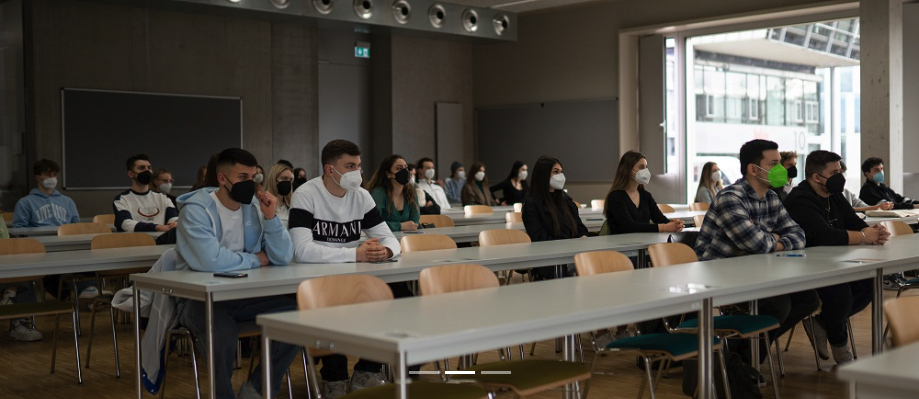 Erstsemester im Vorlesungssaal