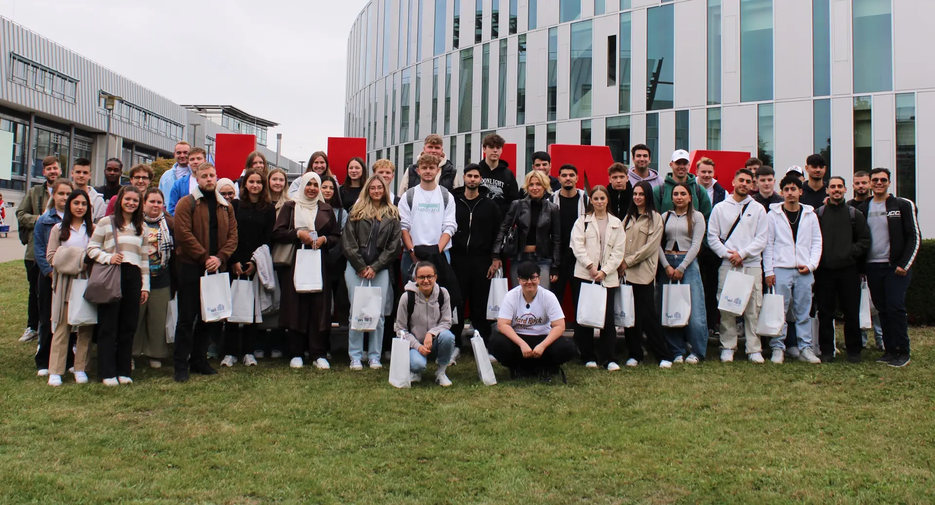 Gruppenfoto der Erstsemester im Wintersemester 23/24