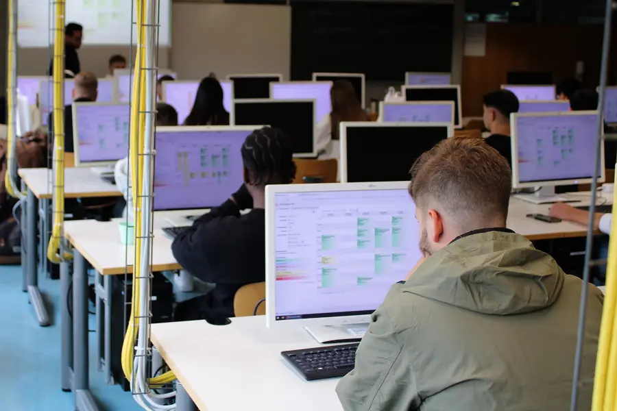 Erstsemester erstellen ihren Stundenplan